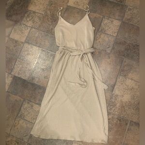 Elegant  creme/beige pleated dress